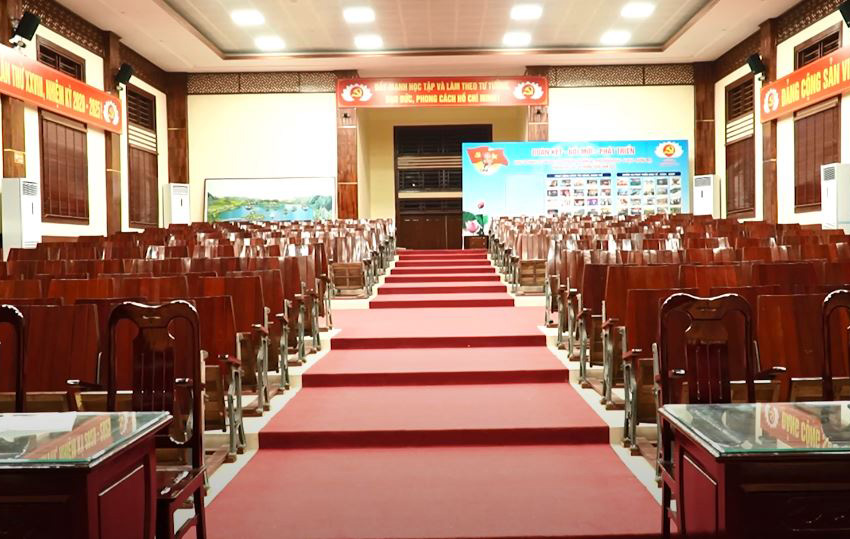 Lắp đặt hệ thống âm thanh cho hội trường của xã Khải Phong